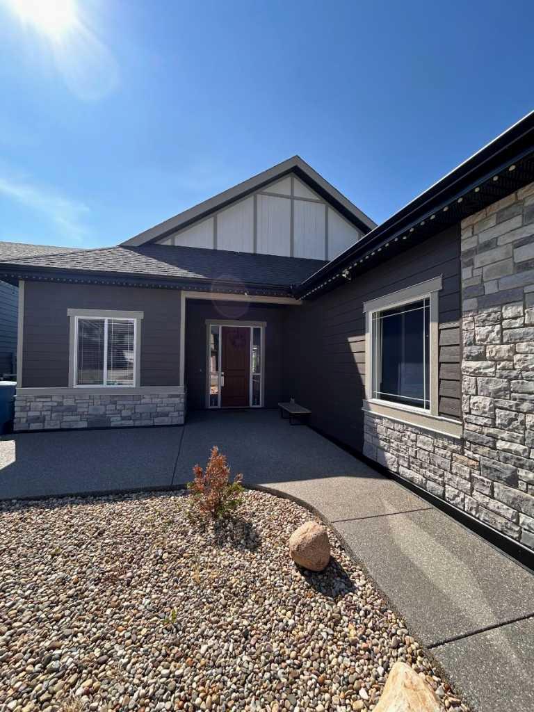 596 Muirfield Crescent