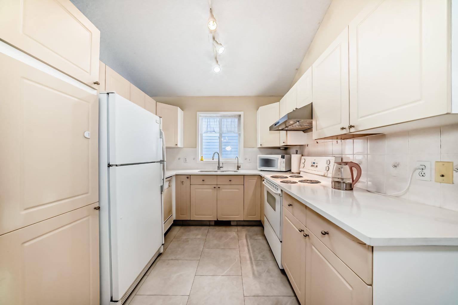 158 Somervale Close SW