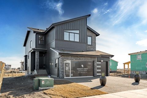 Photo of 2057 Waterbury Road, Chestermere, AB T1X 3A9 (MLS # A2288443)