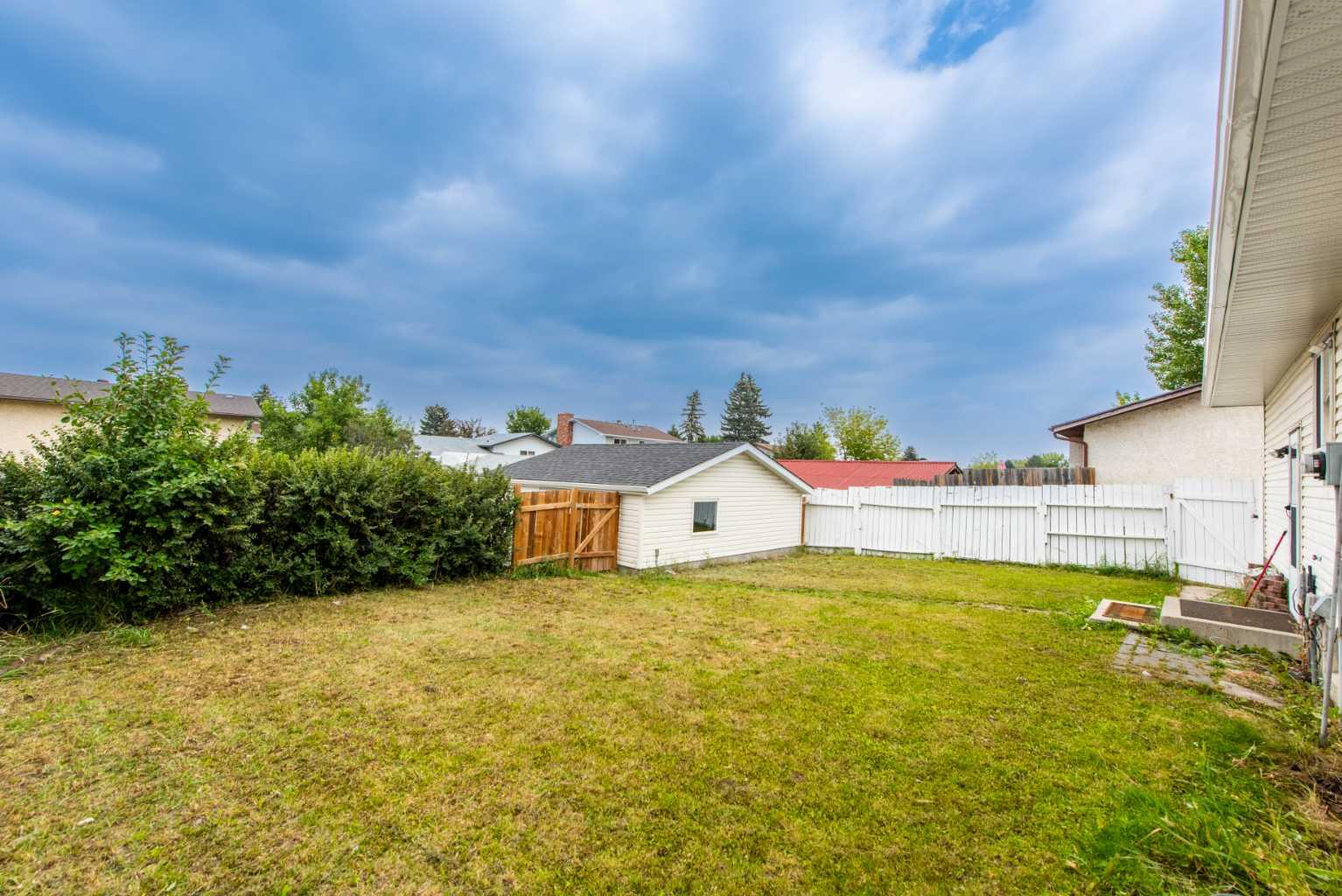 5640 Temple Drive NE