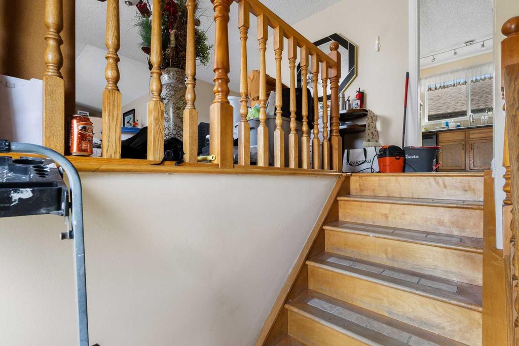 Photo of 169 Beddington Circle NE, Calgary, AB T2K 2E3 (MLS # A2312100)