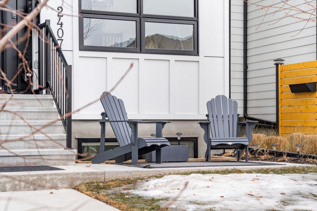 Photo of 2407 33 Street SW, Calgary, AB T3E 2T3 (MLS # A2284456)