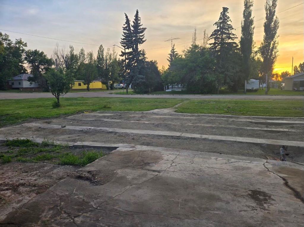 Photo of 4907 49 Street, Lougheed, AB T0B 0B9 (MLS # A2286541)