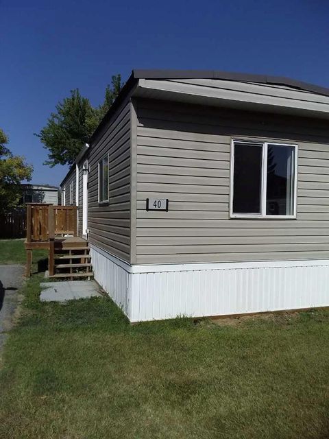 6220 17 Avenue SE 40 Calgary AB T2A 0W6