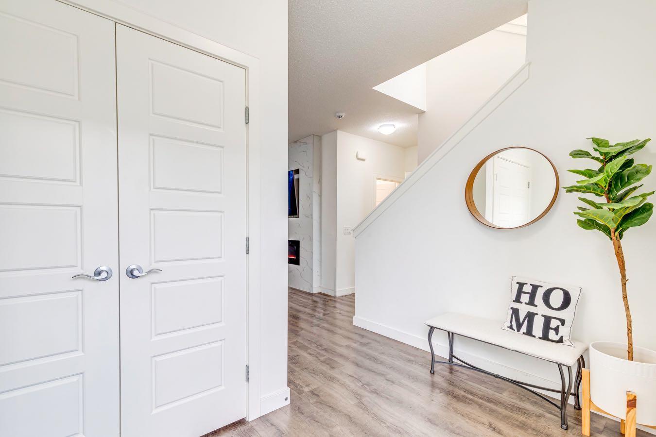 24 Corner Meadows Park NE