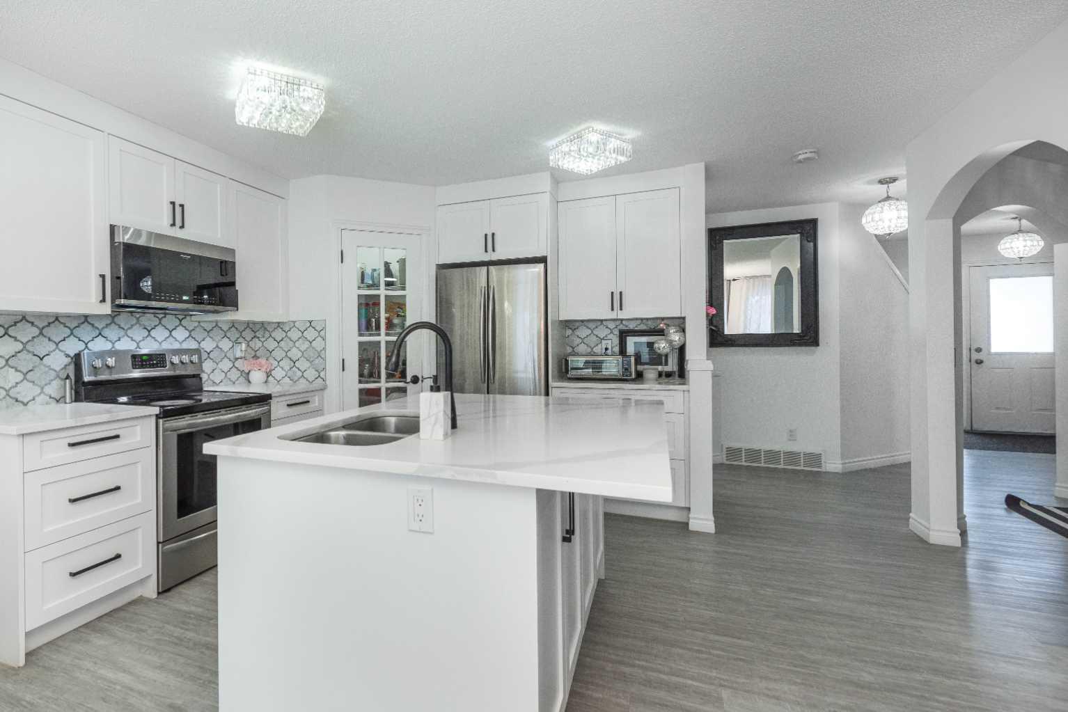 8430 saddleridge Drive NE