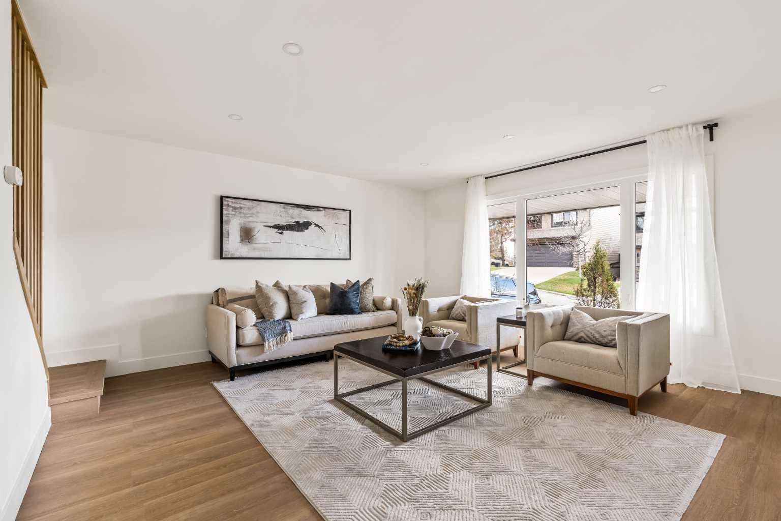 11 Coach Manor Rise SW