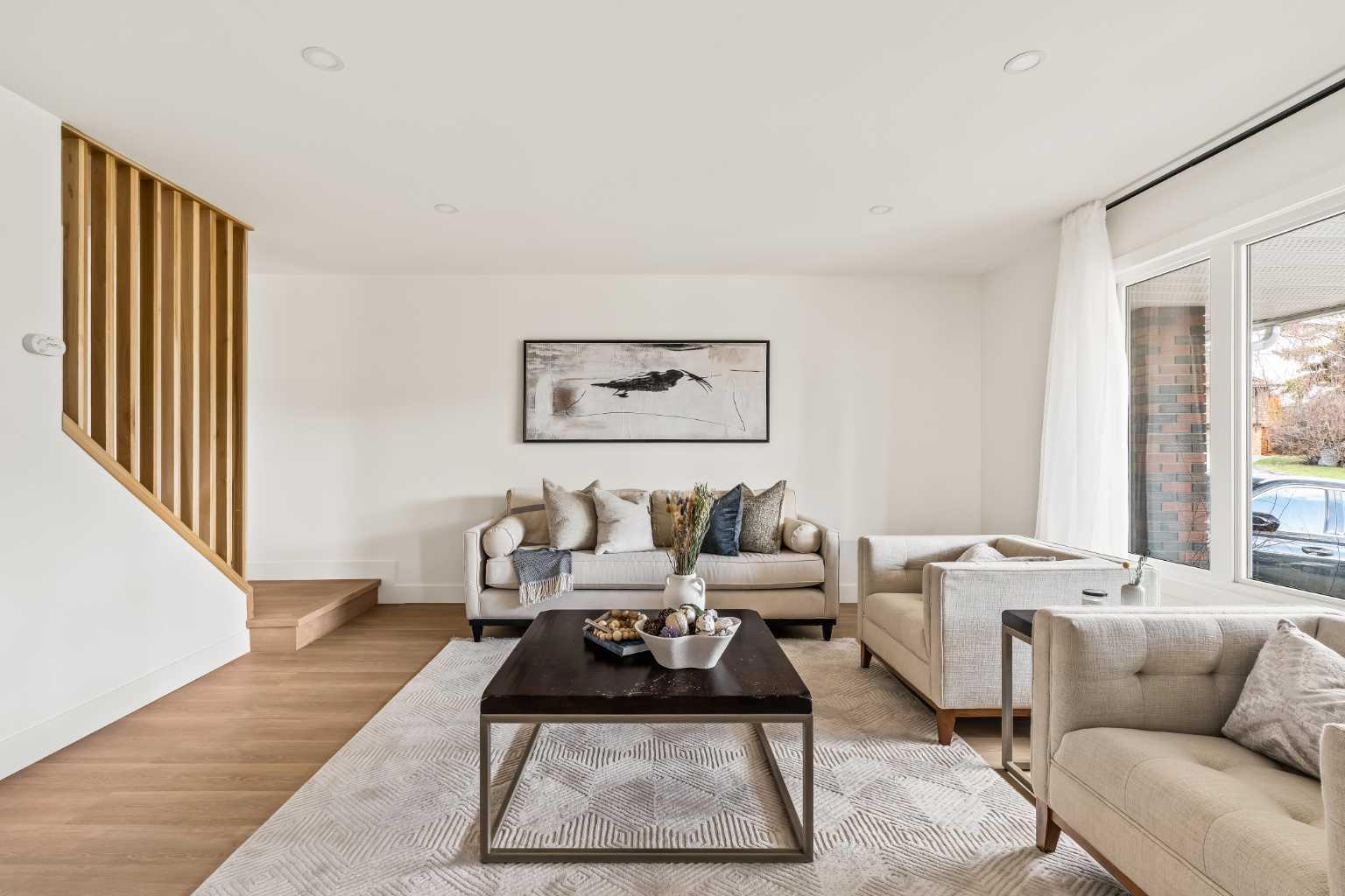 11 Coach Manor Rise SW