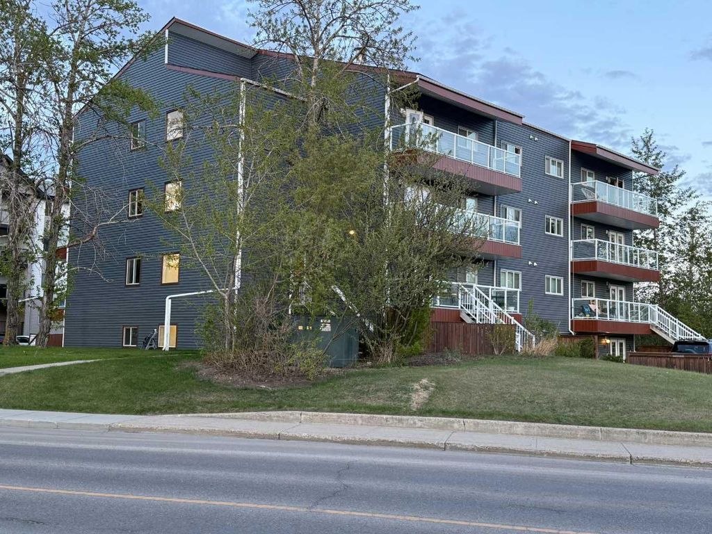 Photo of 5519 Kerry Wood Drive #201, Red Deer, AB T4N 4X3 (MLS # A2312366)