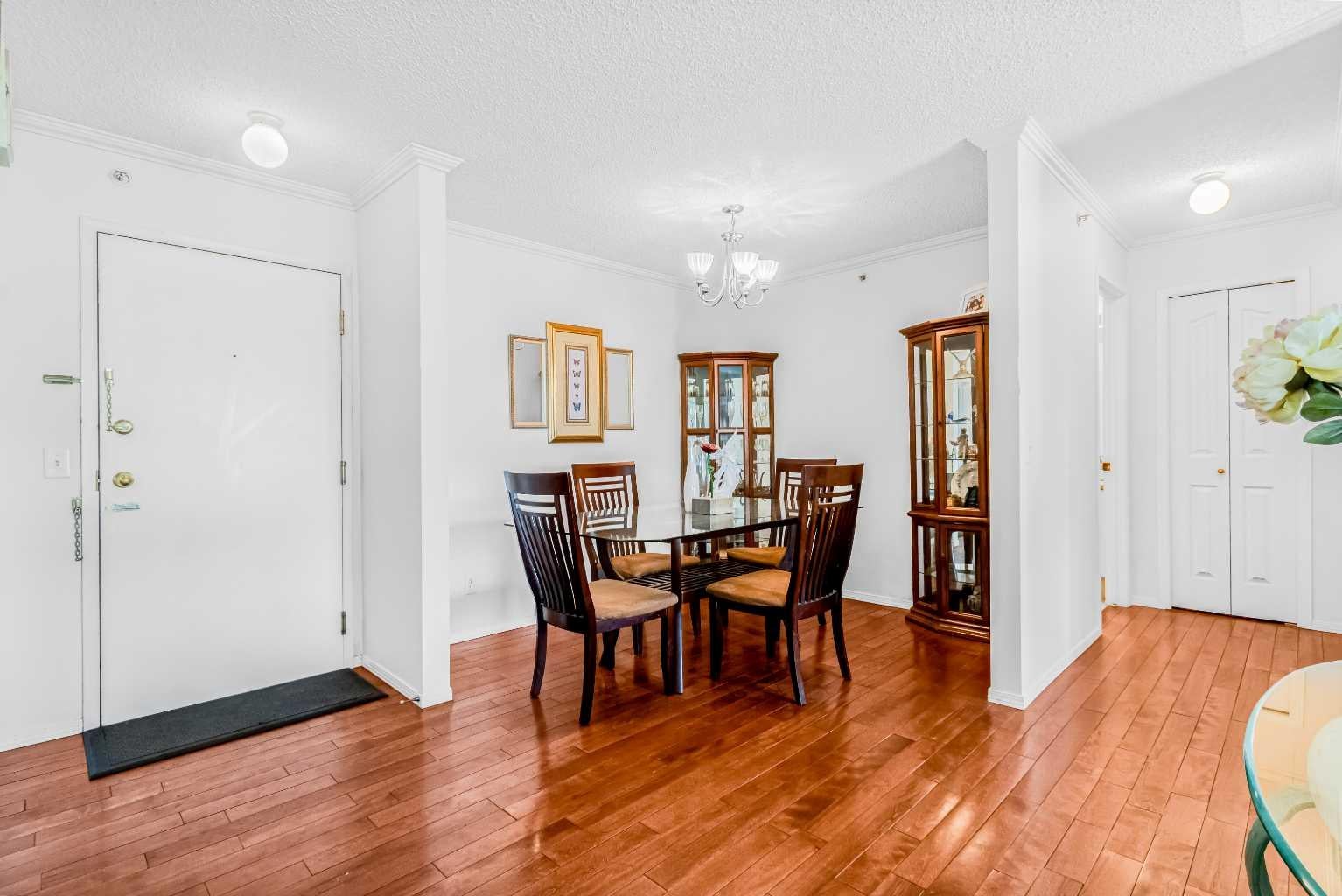 3308 Valleyview Park SE 308