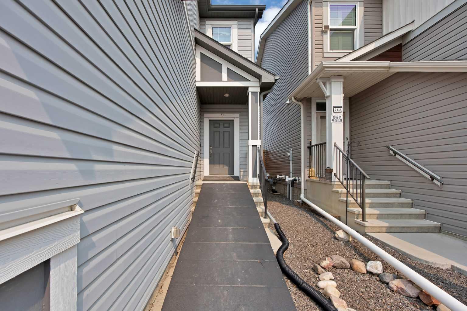 256 Auburn Glen Close SE