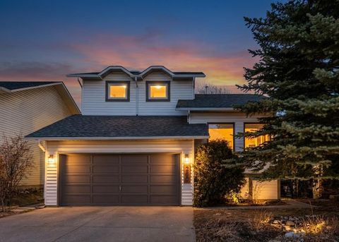 Photo of 260 Hawkwood Boulevard NW, Calgary, AB T3G 3E8 (MLS # A2306793)