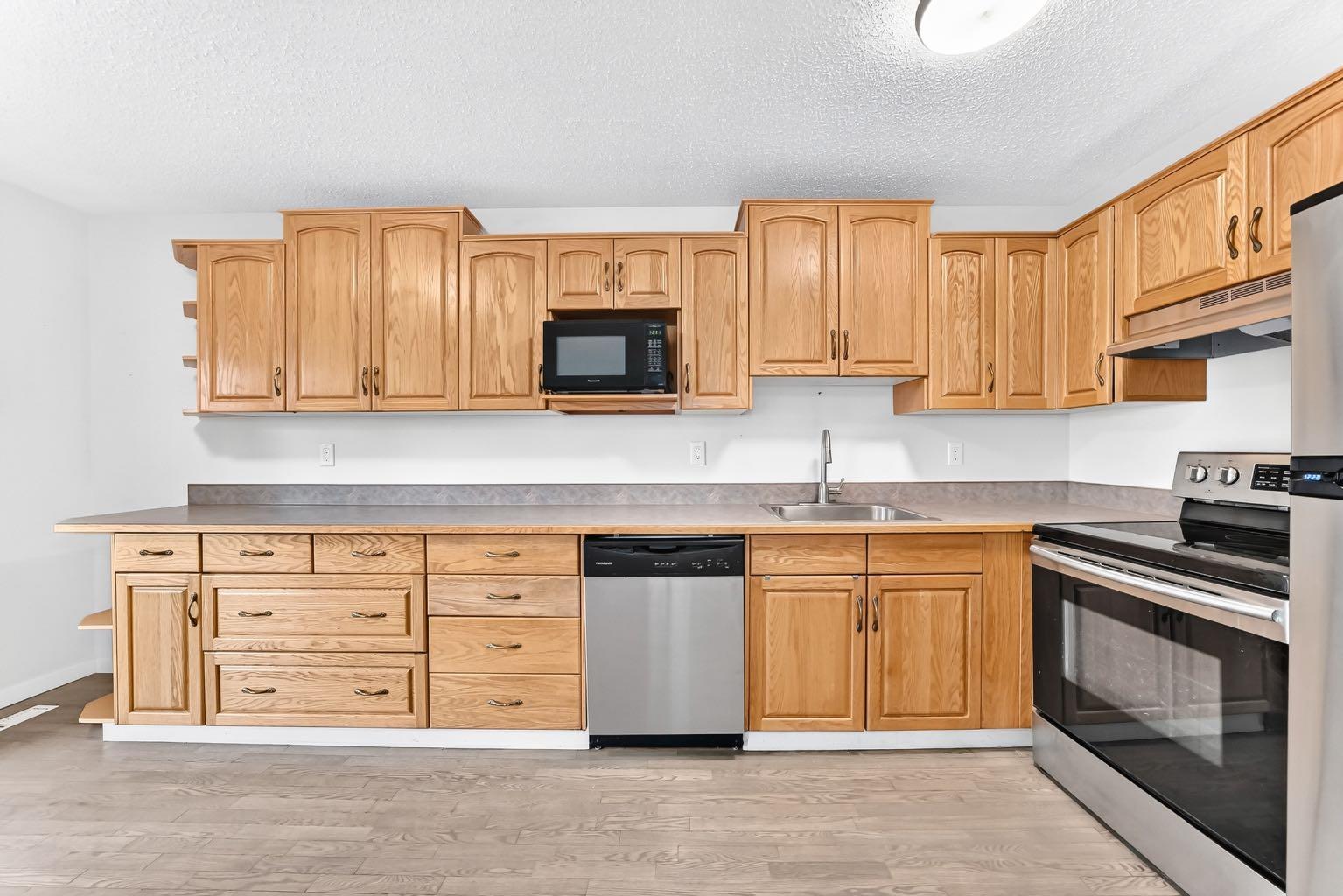 2323 Oakmoor Drive SW 4