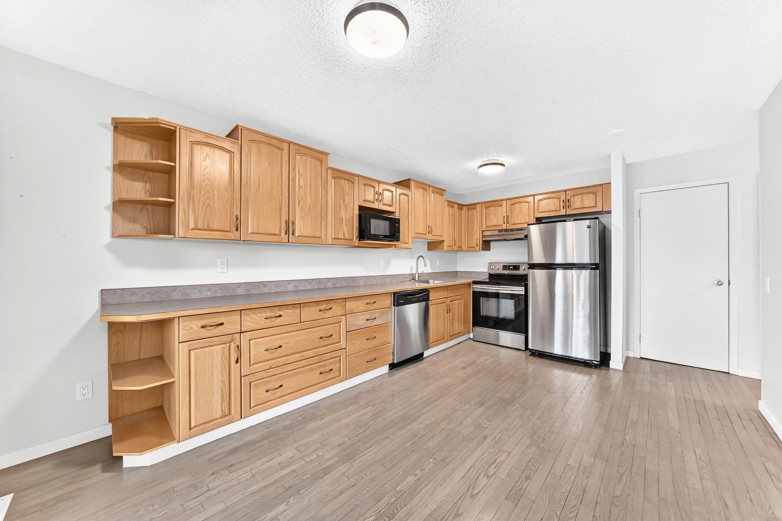 2323 Oakmoor Drive SW 4