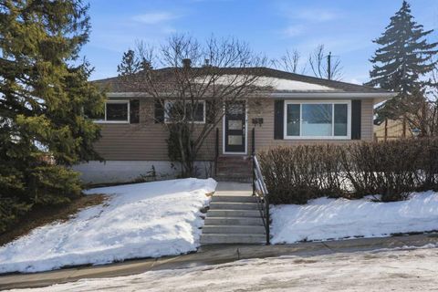 Photo of 1 Thorncliffe Crescent NW, Calgary, AB T2K 3A9 (MLS # A2290536)