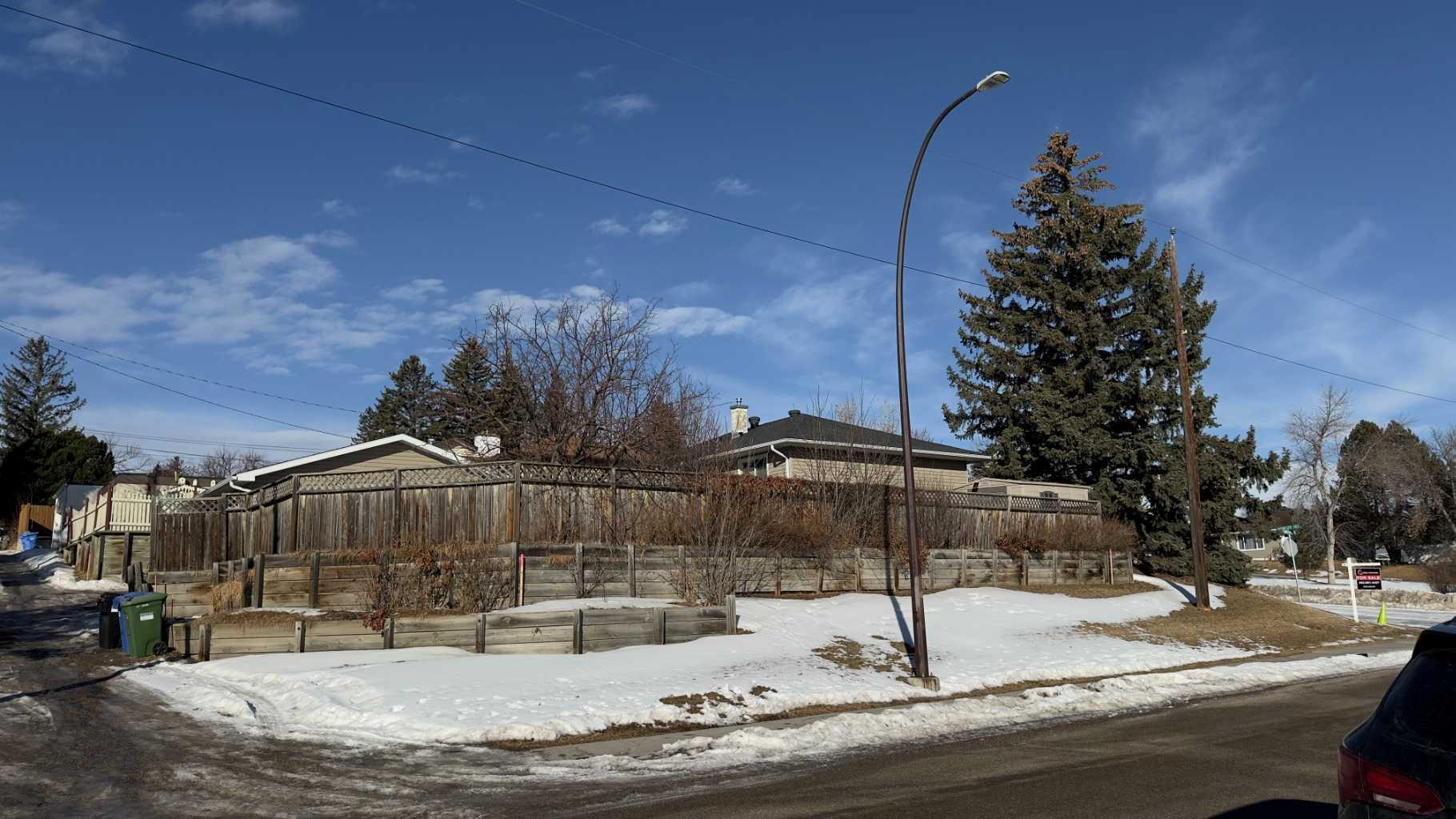 1 Thorncliffe Crescent NW