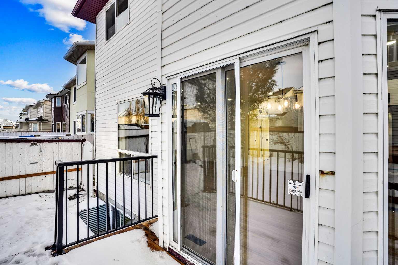 55 Coral Springs Close NE