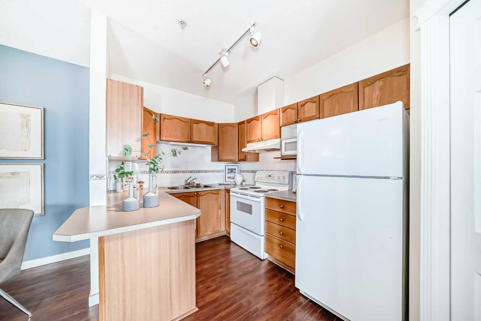 8 Country Village Bay NE 306