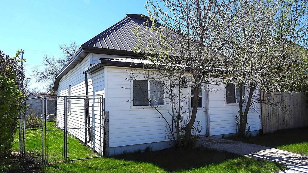 Photo of 2217 20 Street, Nanton, AB T0L 1R0 (MLS # A2311505)