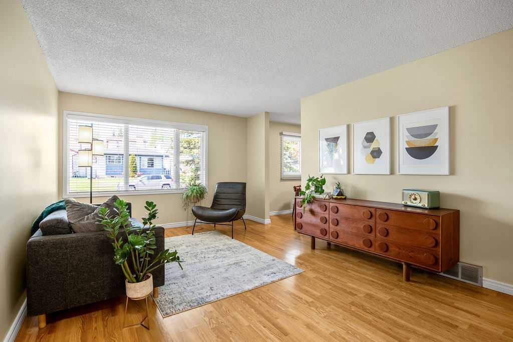 111 Shawmeadows Crescent SW