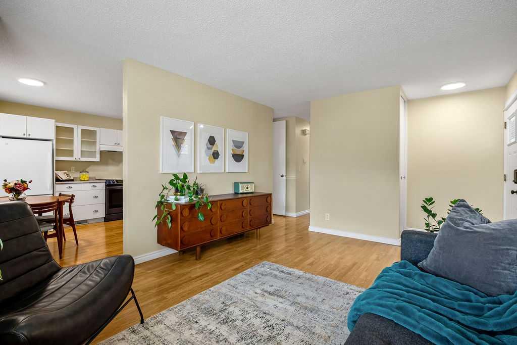 111 Shawmeadows Crescent SW