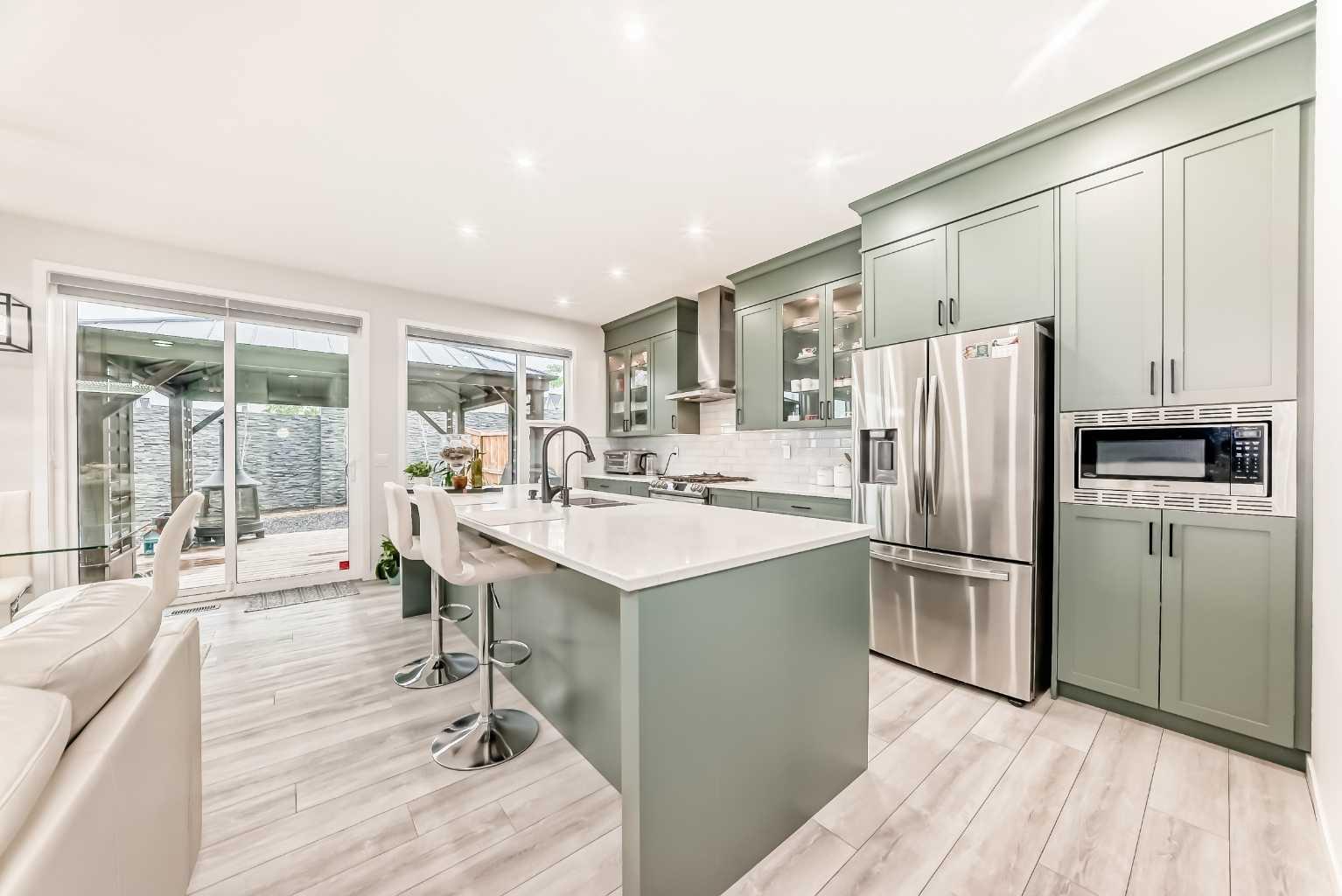 305 Edith Road NW