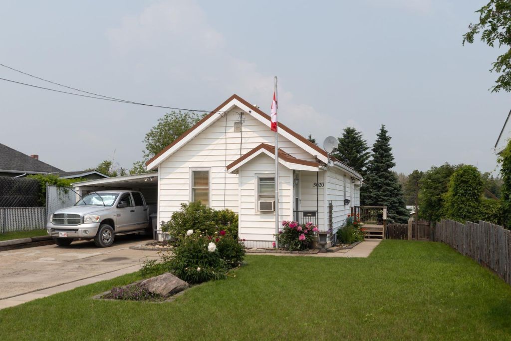 Photo of 5020 56 Street, Innisfail, AB T4G 1R3 (MLS # A2325887)