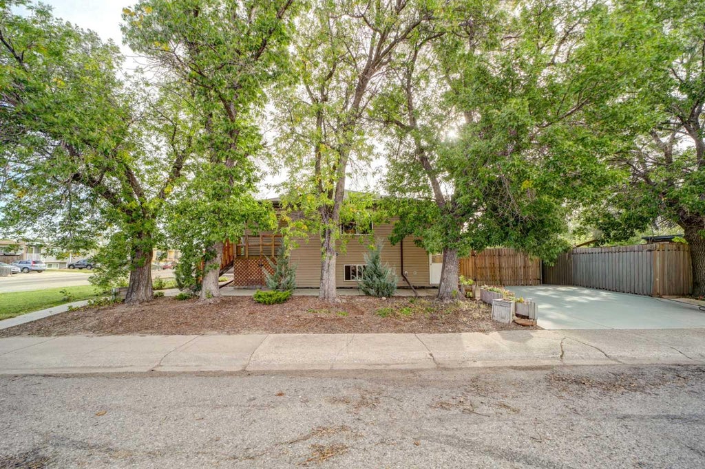 Photo of 2003 14 Street, Coaldale, AB T1M 1A3 (MLS # A2344497)