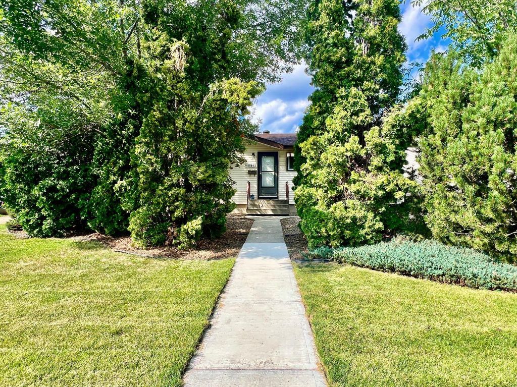 Photo of 10812 52 Avenue NW, Edmonton, AB T6H 0P3 (MLS # A2311187)