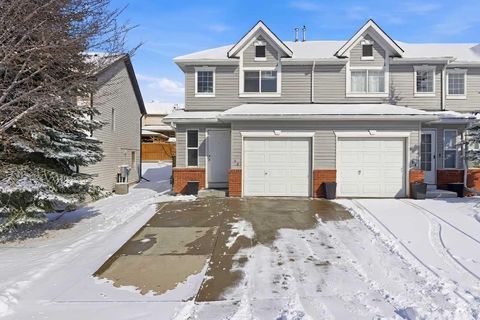 Photo of 20 Covemeadow Manor NE, Calgary, AB T3K 6G5 (MLS # A2297922)
