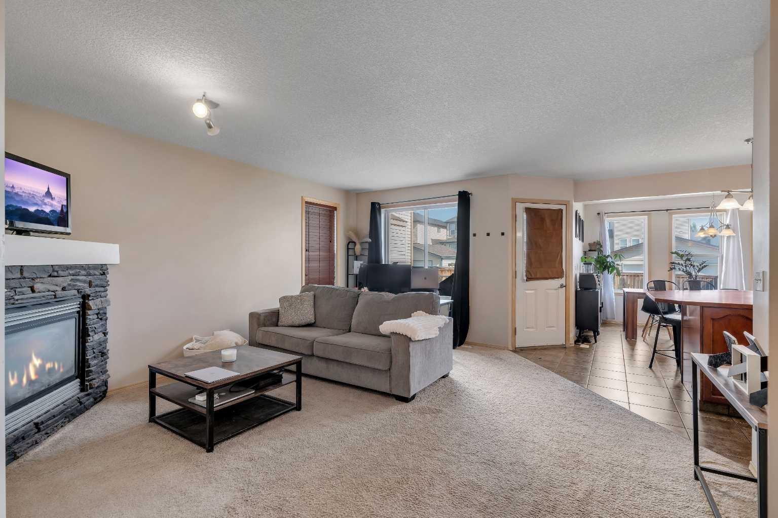 100 Covecreek Close NE