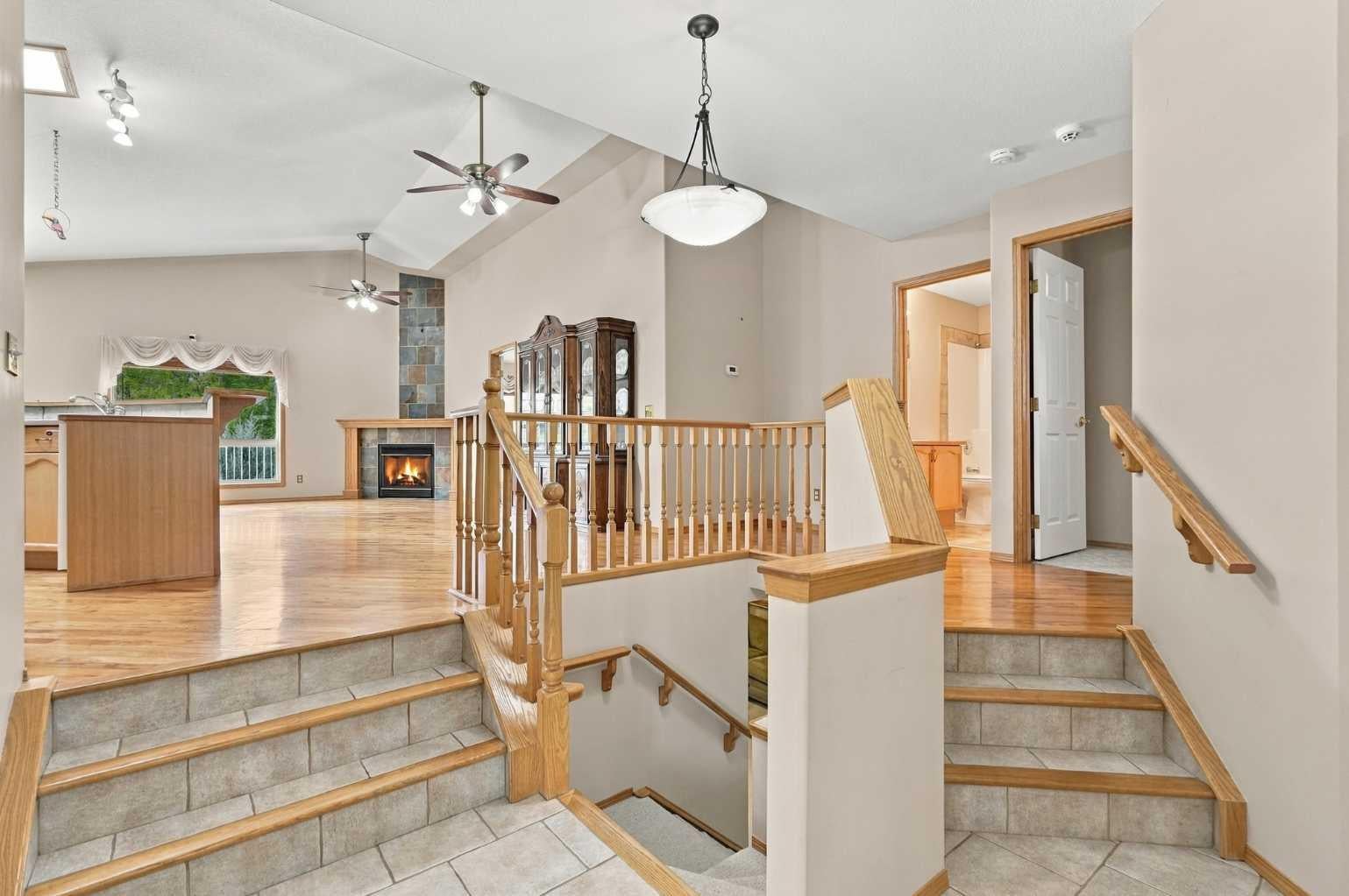 407 Lineham Acres Bay NW