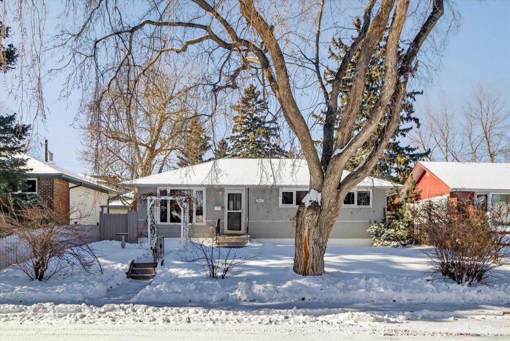 Photo of 3527 42 Street SW, Calgary, AB T3E 2M7 (MLS # A2291472)