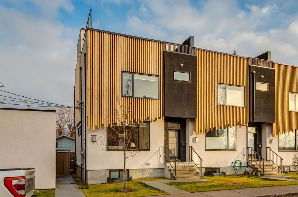 Photo of 5016 17 Street SW, Calgary, AB T2T 2W1 (MLS # A2271846)