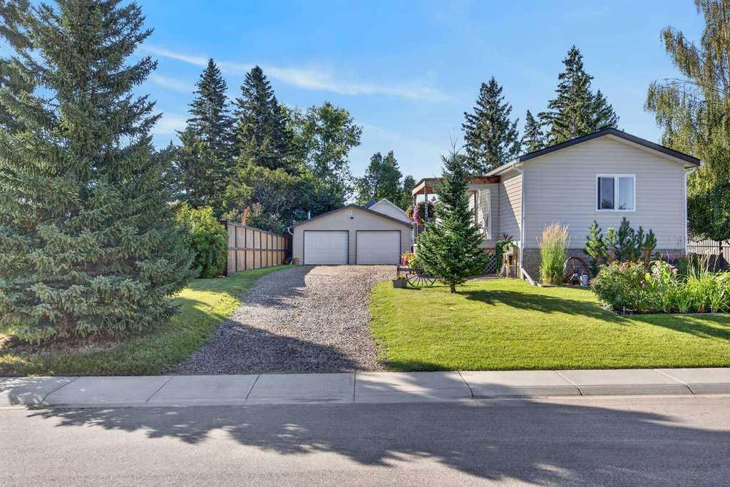 Photo of 1223 Downie Street, Carstairs, AB T0M 0N0 (MLS # A2337799)