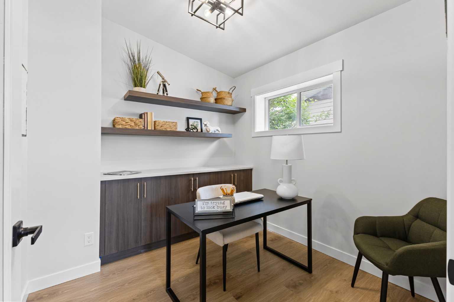 611 Agate Crescent