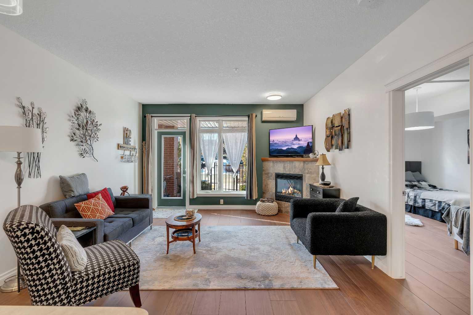 8 Hemlock Crescent SW 101