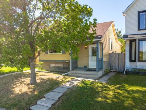 Photo of 130 Woodbrook Way SW, Calgary, AB T2W 4R6 (MLS # A2321860)