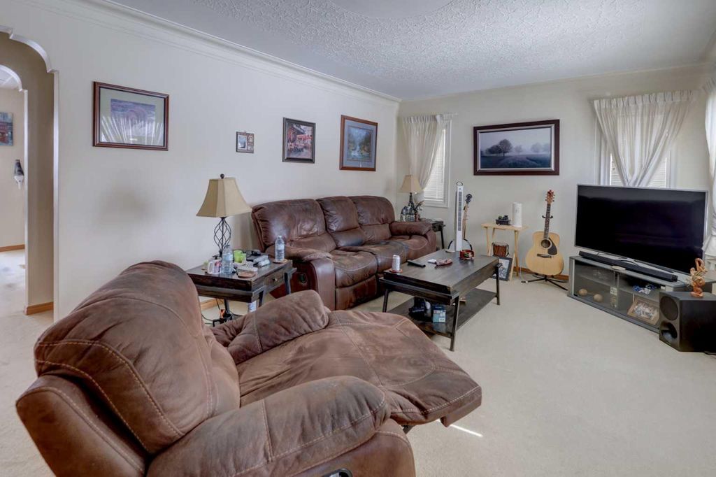Photo of 640 17 Avenue NE, Calgary, AB T2E 1M3 (MLS # A2293339)