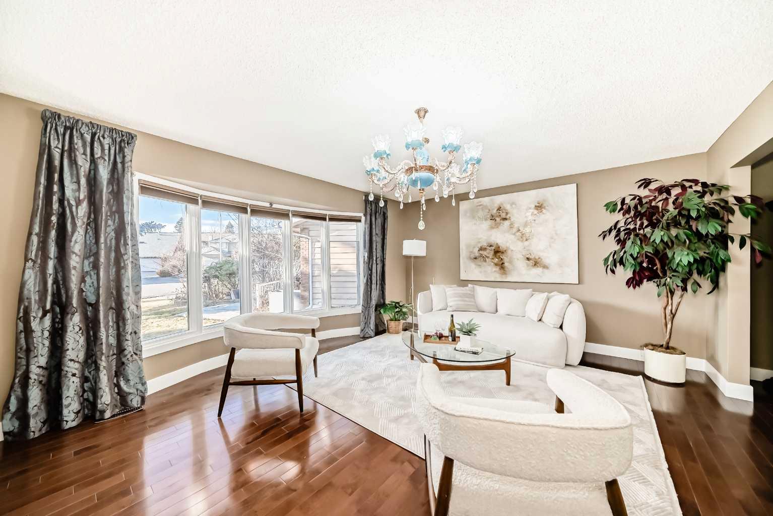 36 Varsity Estates Court NW