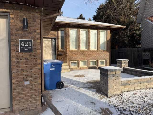 421 Sherwood Place W