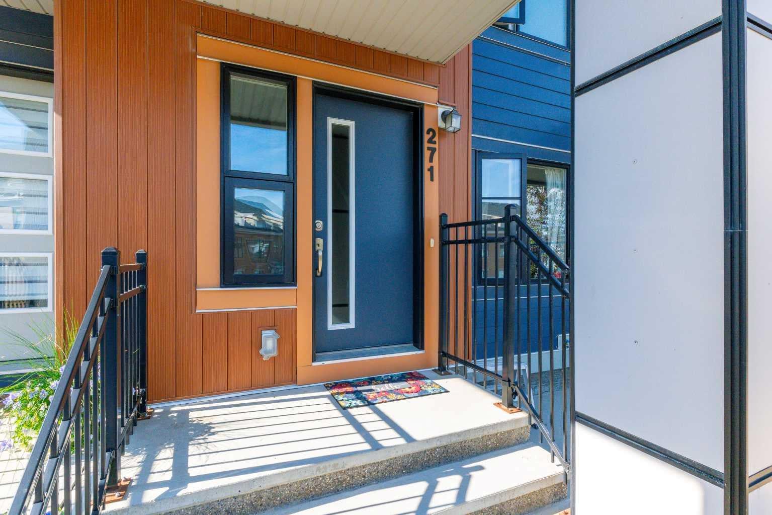 271 Livingston Common NE