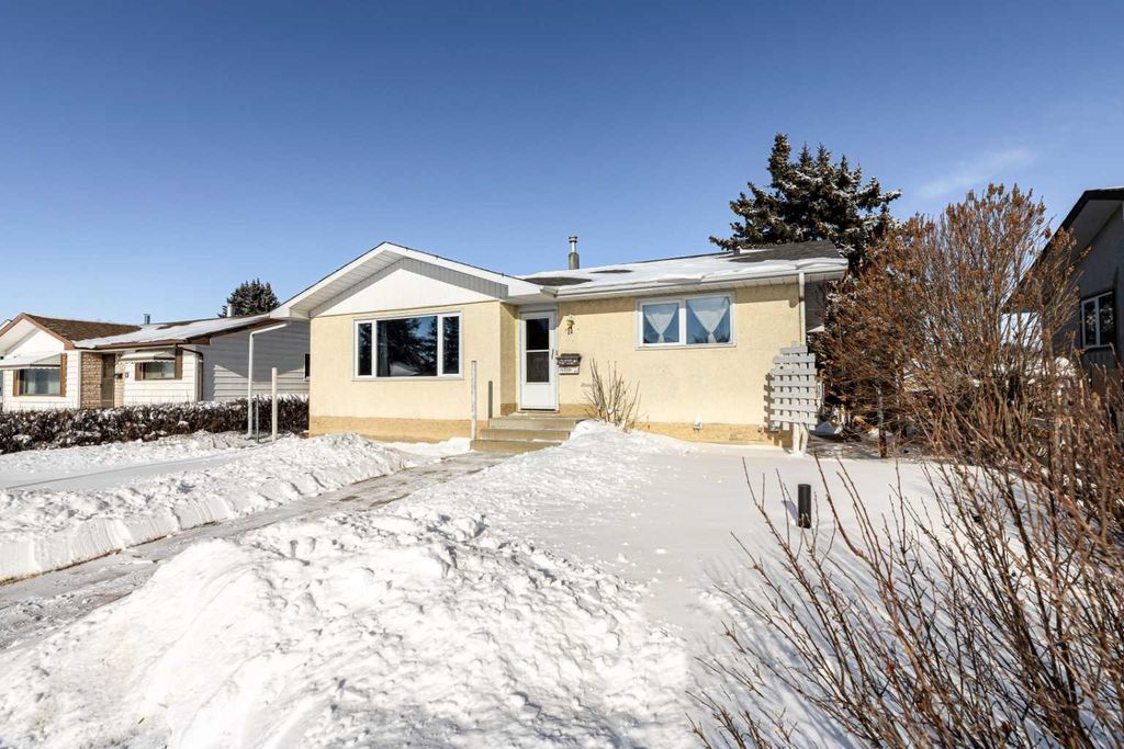 Photo of 11 Oxbow Street NW, Red Deer, AB T4N 5C3 (MLS # A2287549)