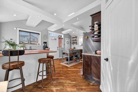 Photo of 127 27 Avenue NE, Calgary, AB T2E 1Z8 (MLS # A2300783)