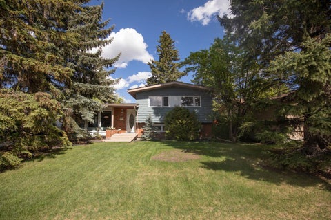 Photo of 11 Mccune Avenue, Red Deer, AB T4N 0H3 (MLS # A2319310)