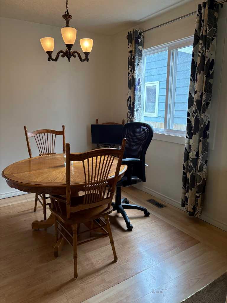 116 Queen Tamara Road SE