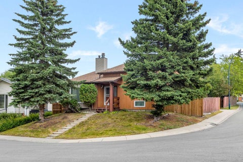 Photo of 147 Whitlock Close NE, Calgary, AB T1Y 4X2 (MLS # A2337565)