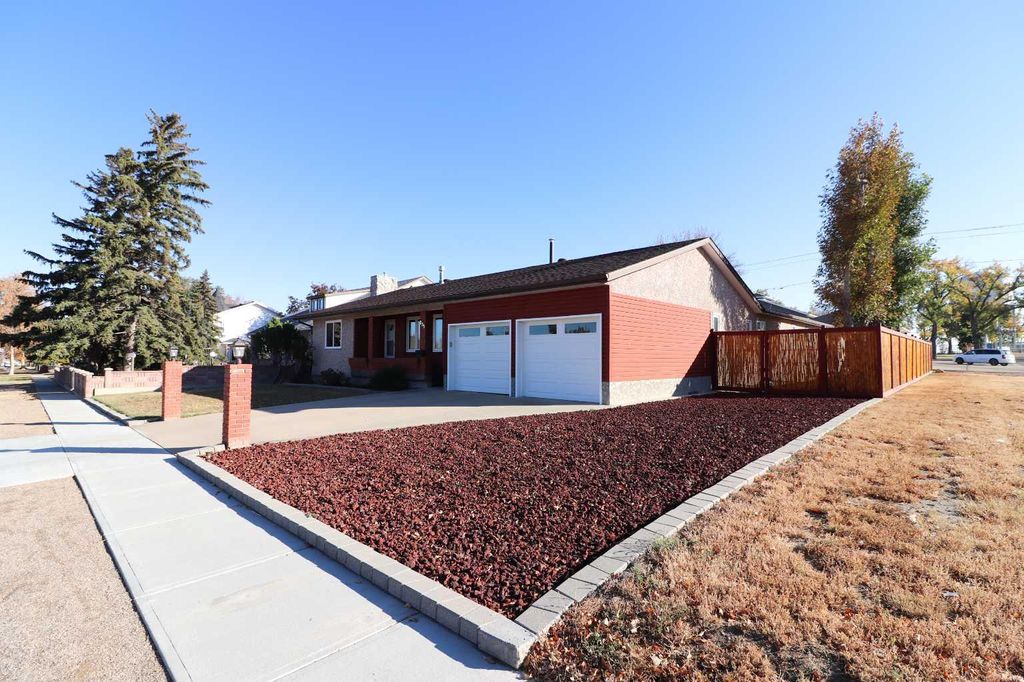 Photo of 235 5 Street SE, Redcliff, AB T0J 2P0 (MLS # A2265285)