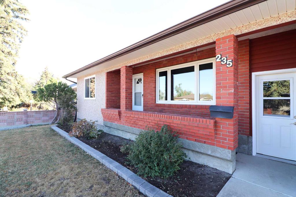 Photo of 235 5 Street SE, Redcliff, AB T0J 2P0 (MLS # A2265285)