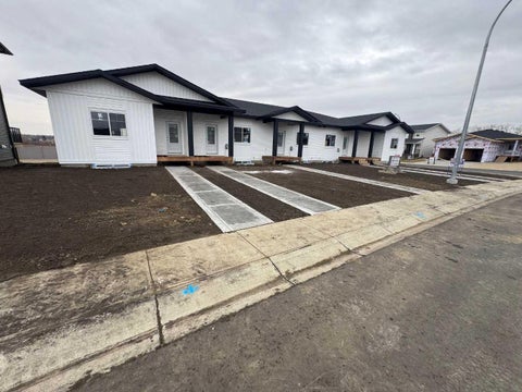 Photo of 9 Gray Close, Sylvan Lake, AB T4S 0W4 (MLS # A2310274)